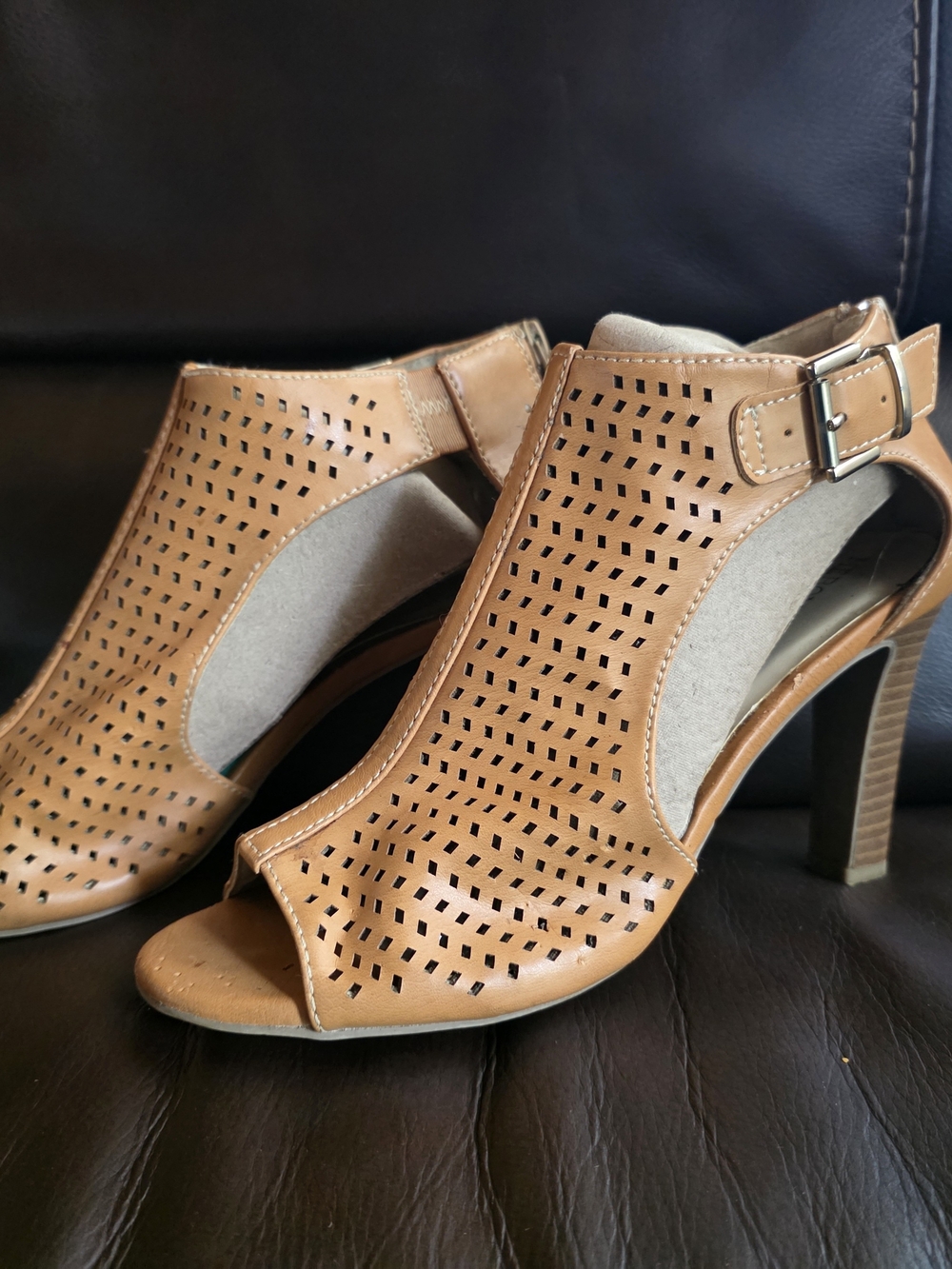 Women's Merona Tan Perforated Peep-Toe Heels with Buckle Size 8.5